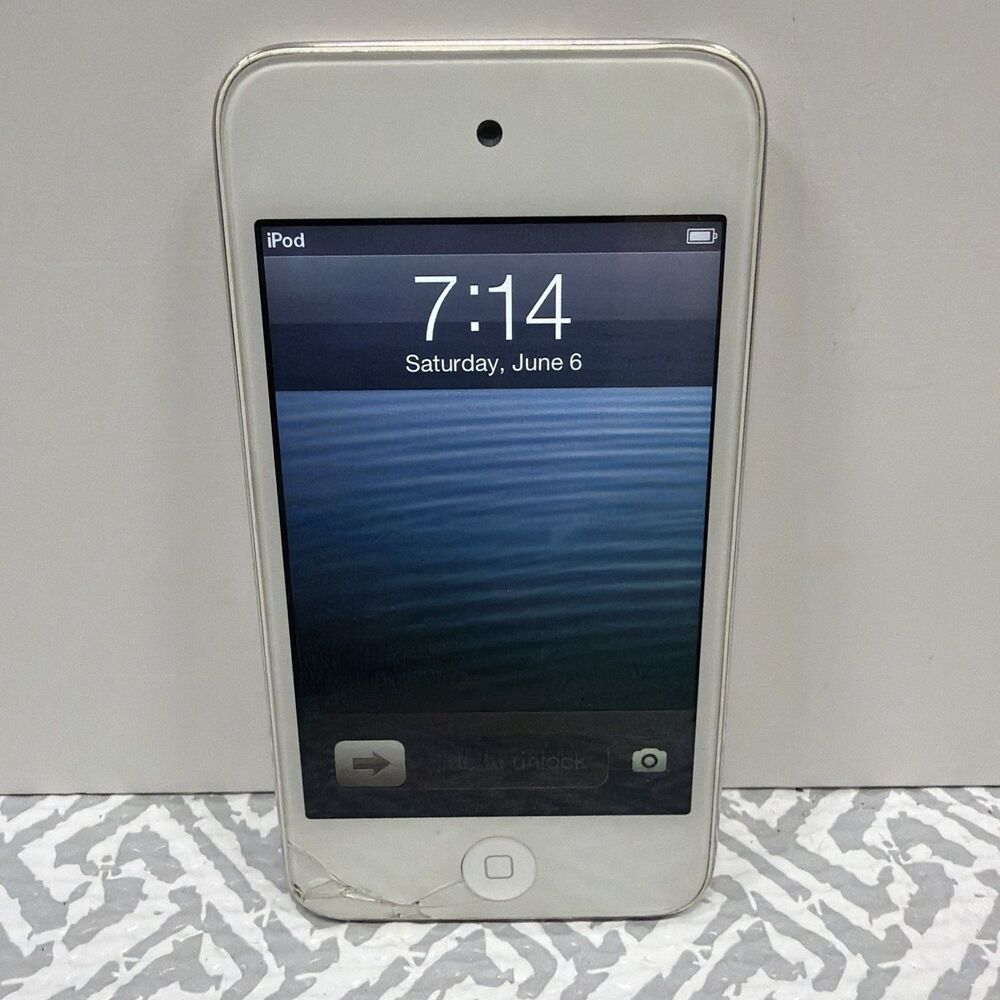 Apple iPod Touch 4th Gen 8GB White (A1367) For Parts - Cracked Screen, Powers On